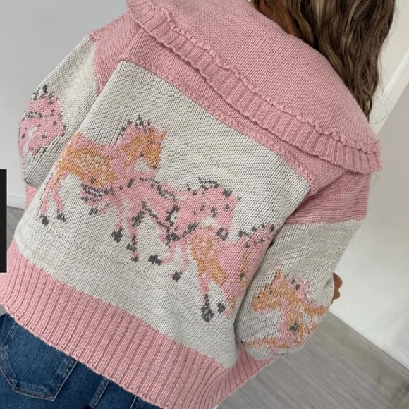 Chic Pink and Cream Cardigan with Horse Motif - Picture 5 of 6